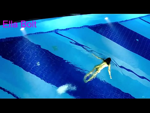 ❤️ No puedo dejar de mirar, joven rubia pillada nadando desnuda en la piscina del complejo ELLA BOLT ❤❌ Super porno en es.analpics.ru ❌️